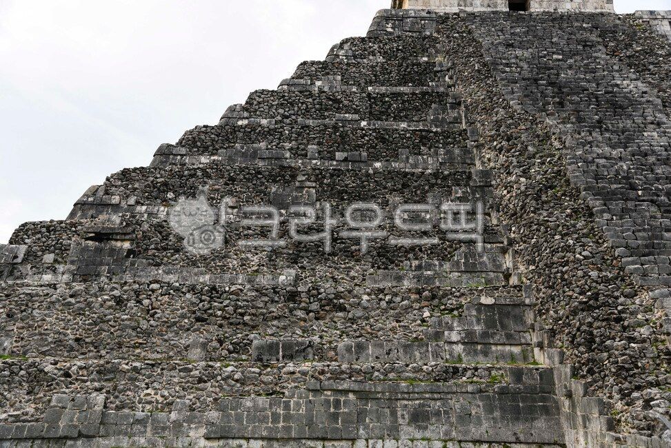 chichenitza,historic site,building,rock,Yucatan,Maya,sight,vine,nature,Chichen Itza,warrriors,snorkeling,maya,mexico,blue,ruins,plant,pyramid,Mexico,temple,yucatan,swim,landscape