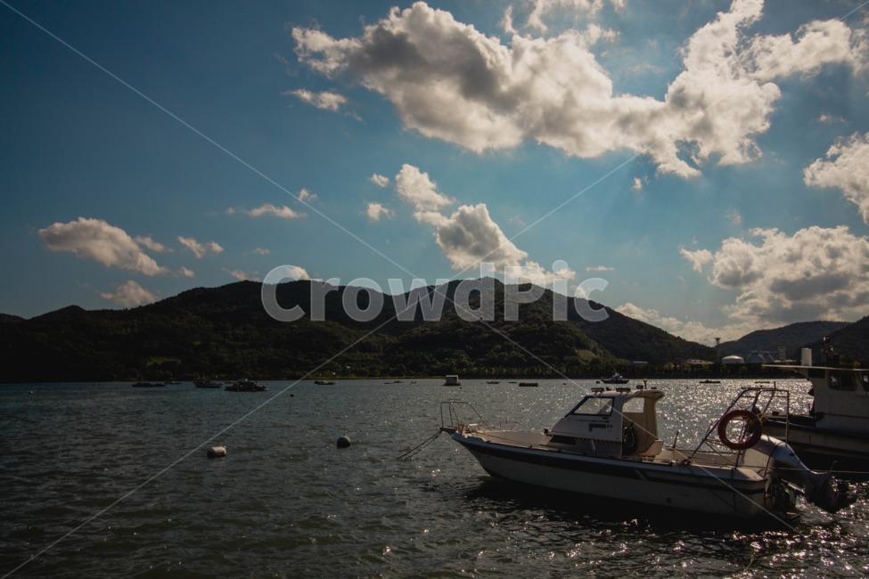 구름,빛,바다,배,자연,경관,산,ship,nature,light,cloud,sea,자연,풍경,nature,landscape,산업,industry,industrial,어업,fishery,fishing industry,vehicle,차량,transportation,교통,watercraft,선박,boat,보트