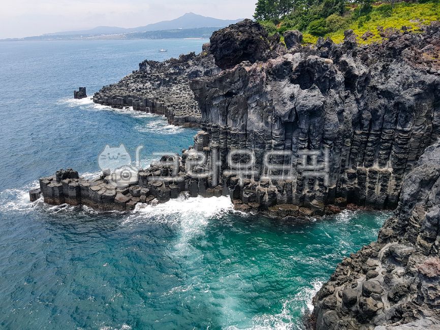 제주,주상절리,바닷가,해변,바다,구름,하늘,배경,제주도,낭떠러지,nature,자연,곶,water,sea,바위