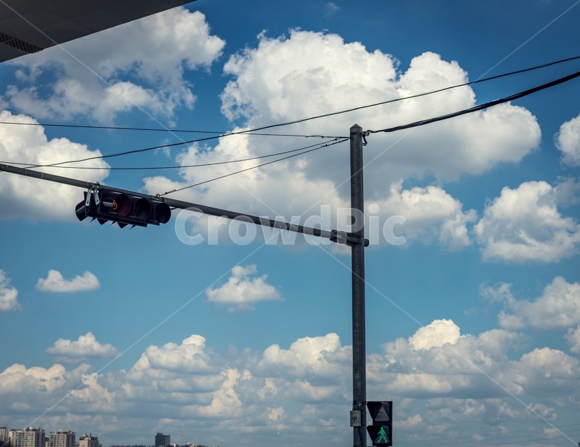 신호등,빨간불,파란불,하늘,구름,sky,cloud,상쾌함,횡단보도,건널목,전선,풍경,greenlight,trafficlights,교통,교통수단,traffic,transportation