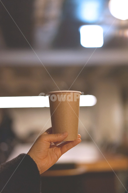 커피,잔,종이컵,음료,차,tea,coffee,카페,cafe,사람,인물,인간,human,person,신체일부,몸,body,커피,카페,coffee,cafe,감성,sensible,feeling