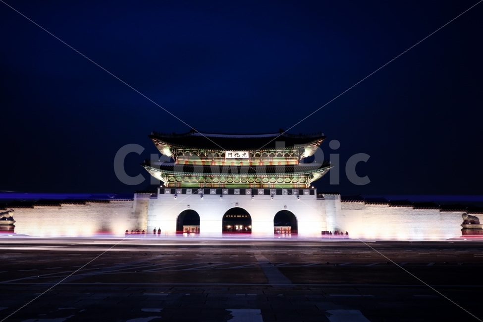 한국,궁,경복궁,웅장함,위대함,야경,밤,풍경,nightscape,night,landscape,랜드마크,landmark,tourist attraction,한국전통,한국문화,korean traditional,korean culture,architecture,건축물,shrine,신사,pagoda,탑,worship,예배,building,건물