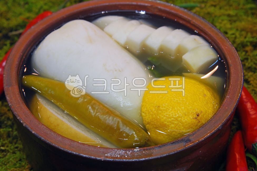 pepper,Radish kimchi,soup,kimchi,Dongchimi Kimchi,radish,Korean,vegetable,water,food,Citron,korea,Korean food,Dongchimi,jar,tradition,Korean tradition,water kimchi