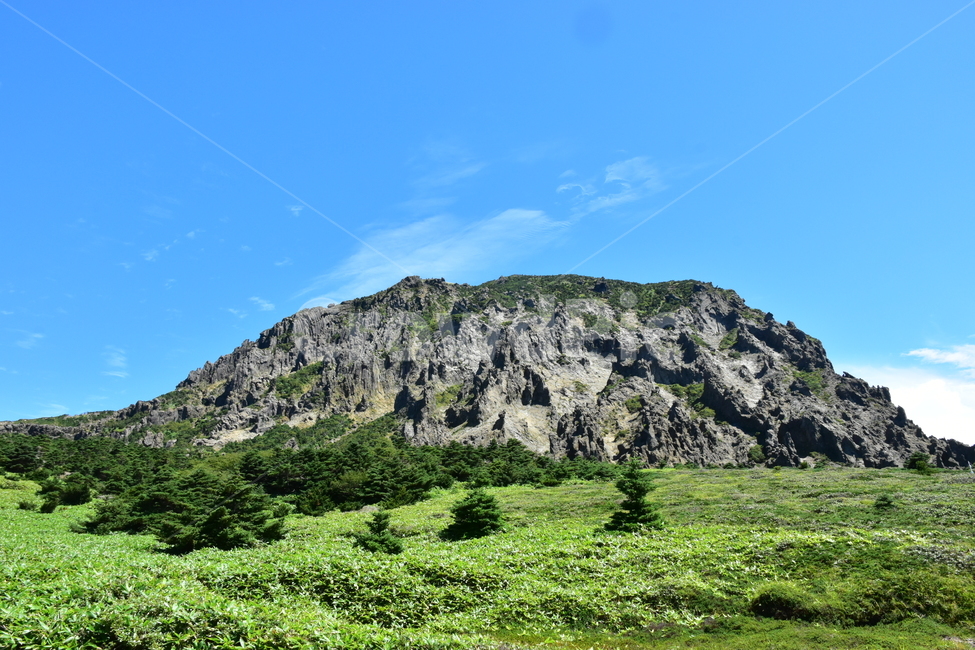 naturelandscape,Jeju,Mt Hanlla,jeju island,jejuisland,summer,Witse Oreum,mountain climbing,superb view,healing,sight,season,Korean natural scenery,strangely shaped rocks,Yeongsil,nature,south wall,Exploration,korea,jeju,landscape