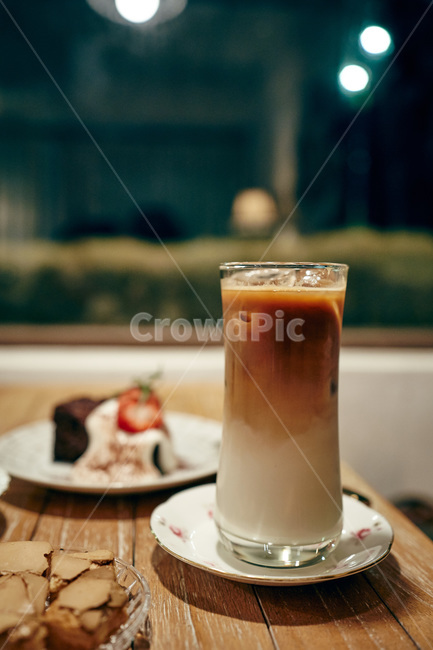 pottery,받침접시,커피컵,coffeecup,컵,cup,라떼,커피,감성사진,바닐라라떼,coffee,latte,커피,카페,coffee,cafe