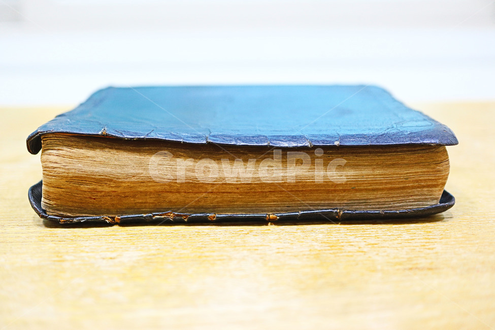 고서,책,old,book,질감,성경책,bible,헌책,성경,기독교,바이블,사물,물건,오브젝트,thing,object,matter