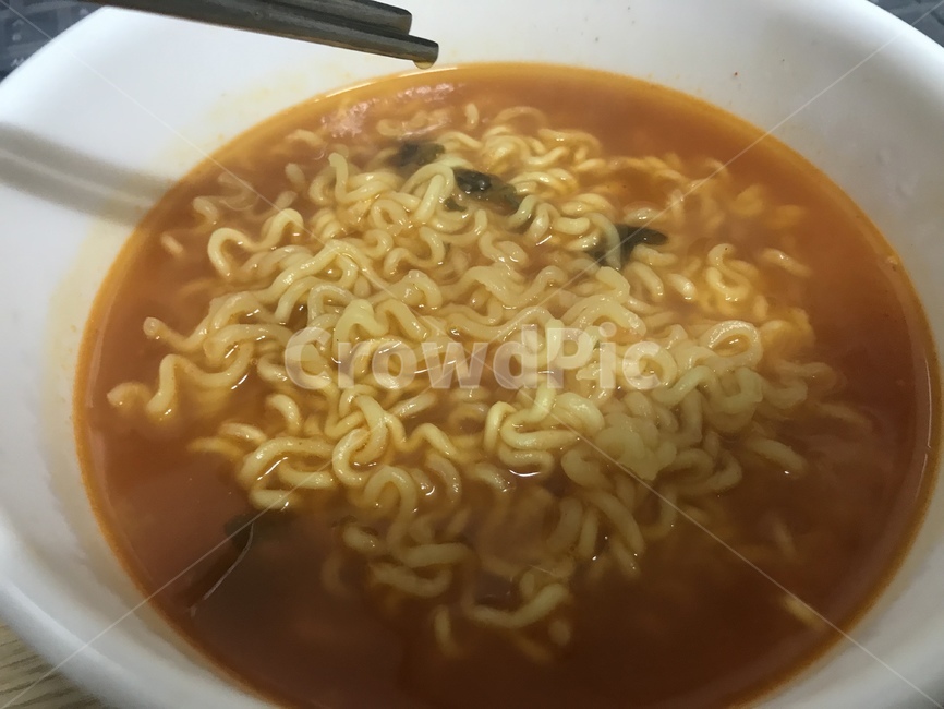 라면,라면한그릇,끓인라면,조리된라면,붉은스프라면