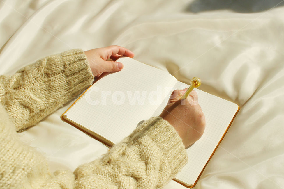 일기,일기장,다이어리,메모,기록,신체일부,몸,손,hand,body,diary,사람,인물,인간,human,person,신체일부,몸,body