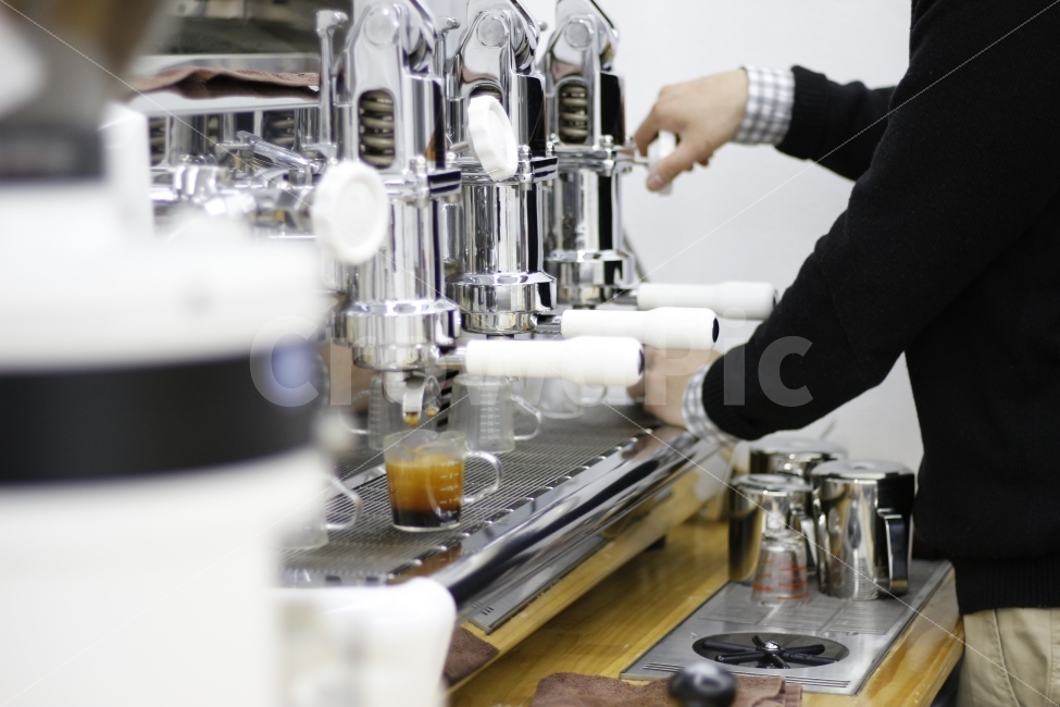 커피,카페,디저트,음료,음식,COFFEE,CAFE,DESSERT,FOOD,BAVERGAGE,플랫화이트,에스프레소,ESPRESSO,FLATWHITE,BARISTA,바리스타,PID,사람,커피,카페,coffee,cafe