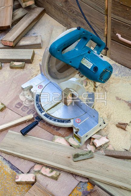 process,sawdust,electric saw,tree,cutter,equipment,wood,plywood,tool