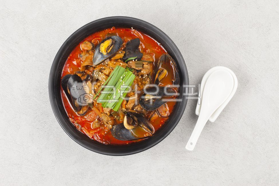 Jjamppong,seafood jjamppong,Chinese food,Chinese,cooking,meal,food,ingredients,noodles,noodle dish