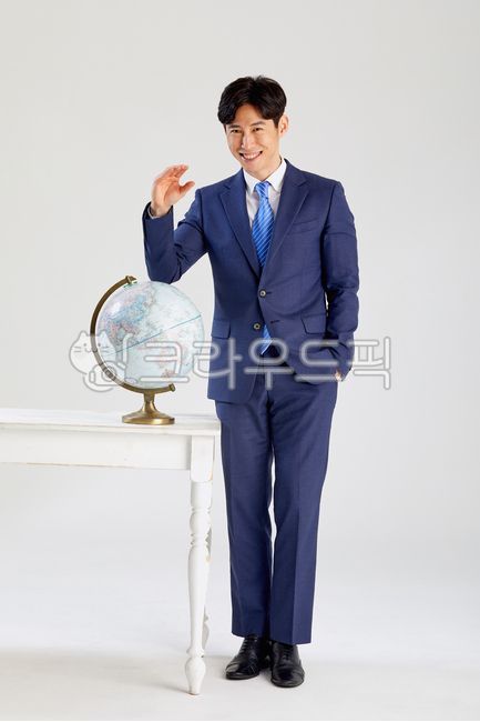 글로벌,정장,미소,지구본,글로벌사업,성공,도전,자신감,직장인,인물,업무,구직,취업,비지니스,남성,매니저,과장,대리,30대,20대,영업,경영자,경영,컨설팅,금융,한국인,동양인,아시아인,1명,회사,사무실,실내,멋진청년,꿈,관리직,일,흰색,누끼,앉은모습,청년,넥타이,1등,최고,글러벌,사업가,청년사업가,global,formal,smile,businessman,globe,globalbusiness,success,challenge,confidence,officeworker,person,job,business,male,deputy,30s,20s,sales,manager,consulting,finance,korean,asian,1person,office,wonderfulyoungmanagement,dream,white,management,사람,인물,인간,human,person,남성,남자,man,male,비즈니스,사업,business,service,work