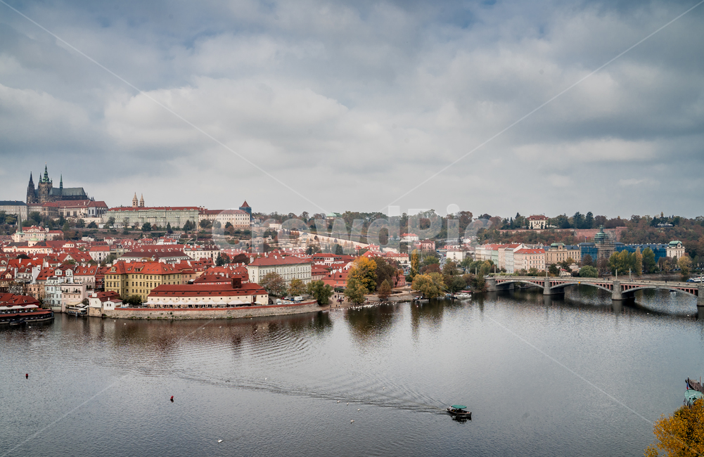 prague,praha,프라하,성벽,프라하성,지붕,블타바강,배,강,도시,풍경,city,landscape,해외,외국,세계,foreign,oversea,world,세계도시풍경,해외도시풍경,외국도시풍경,world cityscape,경치,outdoors,옥외,nature,자연,scenery,water,물