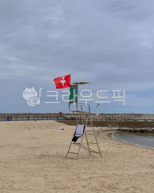 sky,Beach,ocean,rescue team,sandy beach,chair,The day after tomorrow,water,summer
