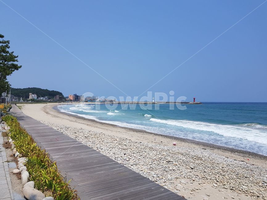 속초,바다,속초바다,동해바다,파란바다,자연,풍경,nature,landscape,해변,바다,beach,sea,building,건물,boardwalk,산책로,bridge,다리