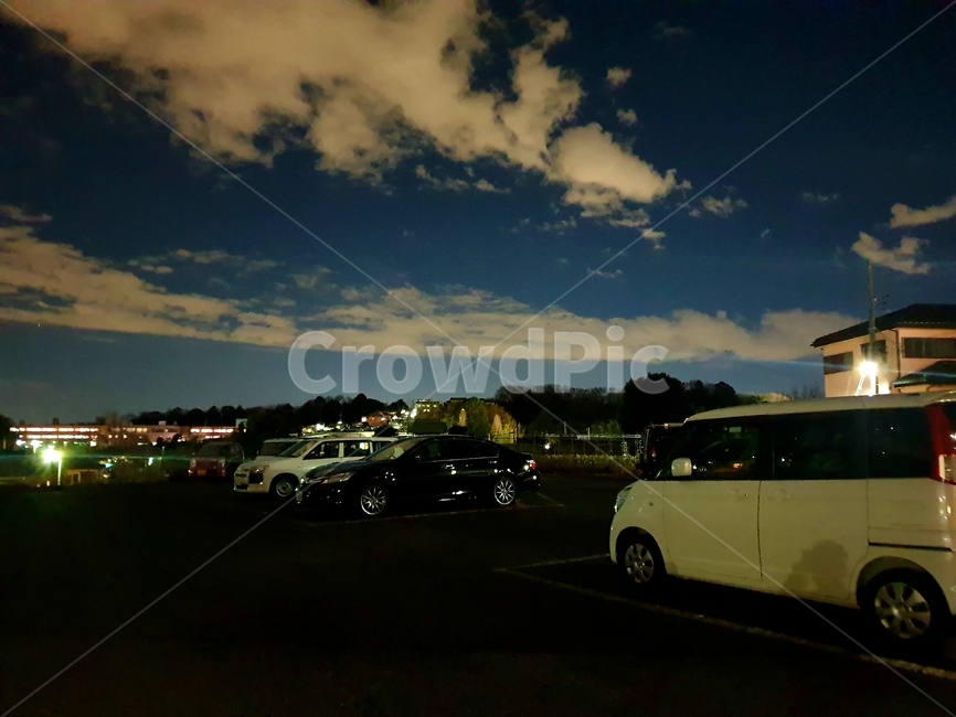 vehicle,차량,차,automobile,자동차,주차장,야경,scenery,wheel,바퀴,machine,기계,tire,타이어,carwheel,자동차휠,하늘,sky,밤,night