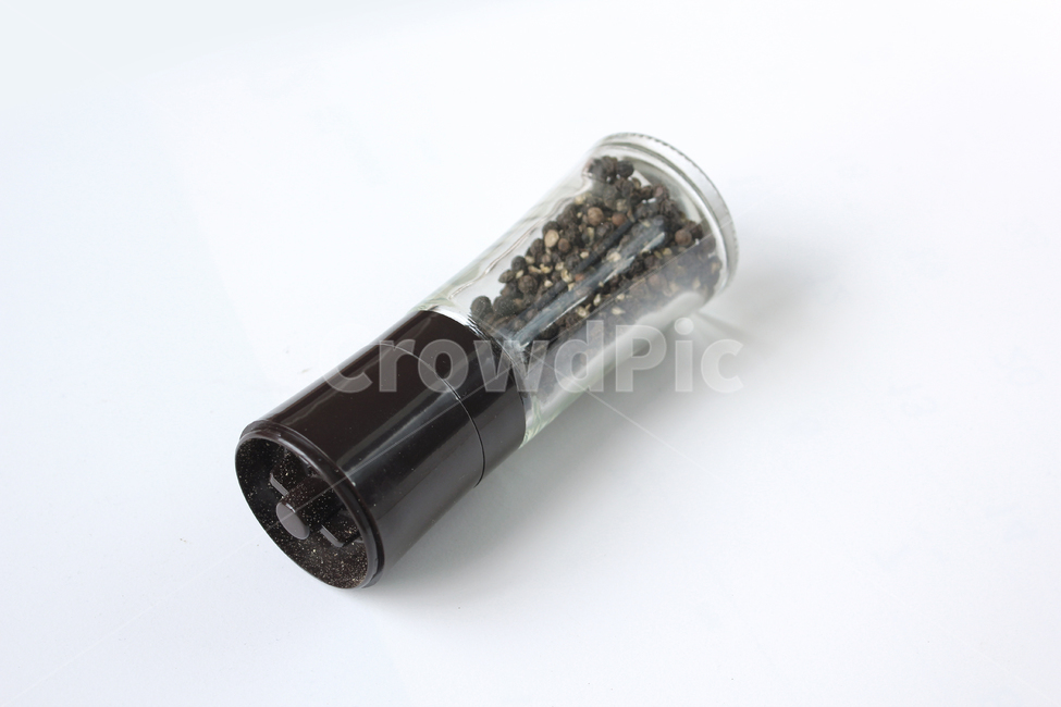 black,bottle,brown,cooking,dry,food,glass,gourmet,pepper,peppercorn,seeds,spice,흰배경,spicy,white,검은색,블랙,검정,병,유리,유리병,갈색,브라운,요리,음식재료,음식,후추,후추가루,후추병,향신료,매운,식재료,통후추,후추통,사물,물건,오브젝트,thing,object,matter,누끼,remove background