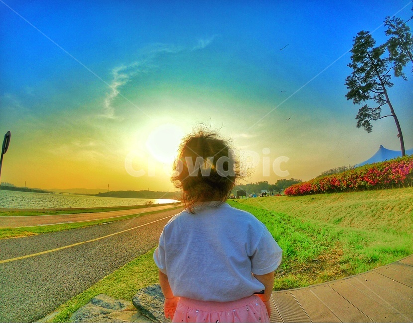아이뒷모습,한강,공원,노을,봄