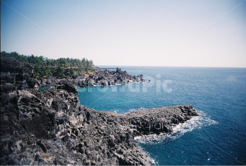 제주,바다,수평선,주상절리,제주도,필름사진,필름카메라,푸른,풍경,자연,풍경,nature,landscape,한국자연풍경,한국자연경관,korea nature landscape,제주도,jeju,jeju island,promontory,곶,outdoors,옥외,water,물,ocean,대양,sea,land,땅,shoreline,해안선,cliff,낭떠러지