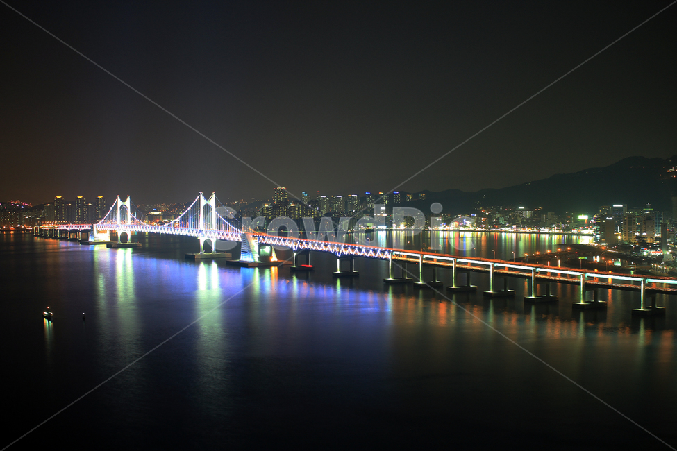 광안대교,다리,야경,불빛,부산야경,대교,건축물,건물,밤바다,밤,야경,밤,풍경,nightscape,night,landscape,도시,city,한국도시풍경,한국도시경관,korea cityscape,water,물,waterfront,워터 프론트,building