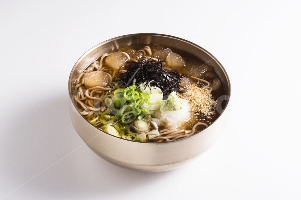 국수,메밀국수,냉국수,소바,냉모밀,한식,일식,얼음,국물,음식,식재료,누끼,음식,식재료,요리,food,cook,meal,dishes,food reserves,면류,면요리,noodles,일식,일본음식,일본요리,Japanese food,Japanese dishes,Japanese meal,Japanese cook,연출,컨셉,콘셉,direction,concept,누끼,remove background