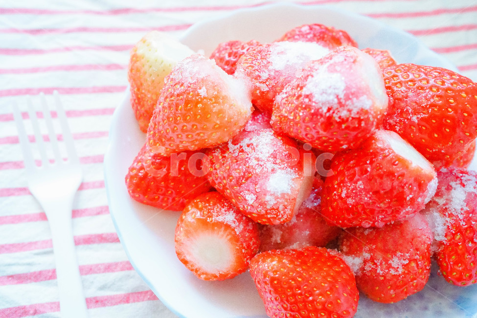 딸기,스트로베리,strawberry,과일,fruit,계절과일,빨간색,red,달콤한,후식,음식,제철과일,디저트,빨강,sweet,간식,음식,식재료,요리,food,cook,meal,dishes,food reserves,과일,열매,fruit