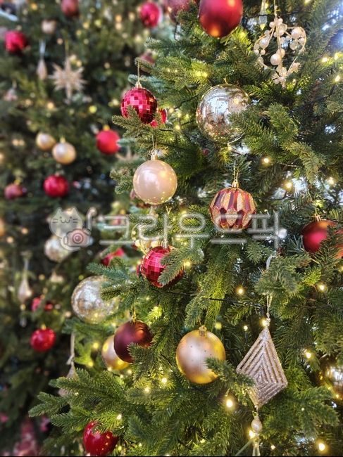 Christmas,christmas tree,concept,festive,tree,winter,christmas,holiday,interior,celebration,joy,design,season,december,hanging,decoration,colorful