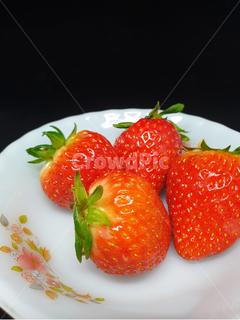 딸기,과일,fruit,strawberry,누끼,사물,오브젝트,object,그릇,접시,빨강,빨간색,red,스트로베리,음식,후식,디저트,food,먹는것,먹는거,싱싱한,싱싱하다,신선한,신선하다,음식,식재료,요리,food,cook,meal,dishes,food reserves,과일,열매,fruit