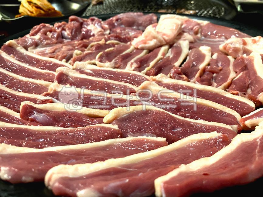 Charcoal grill,cook,Korean cuisine,restaurant,duck meat,Korean,dishes,food,meal,Roast Duck,raw duck,duck,foodreserves,Korean food,ingredients,grilled food,cooking