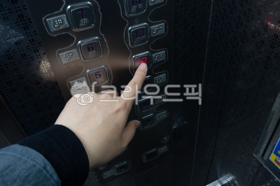 엘리베이터,버튼,누르다,손가락,신체일부,신체,손등,숫자,승강기,12,person,사람,human,인간