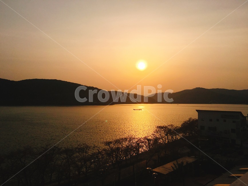 경주,보문단지,보문호,벚꽃,노을,석양,힐링,고요,안정,자연,풍경,nature,landscape,sunlight,햇빛,light,빛,flare,플레어,outdoors,옥외,dawn,새벽,sky,하늘,red sky,붉은 하늘,sunset,일몰,dusk,황혼