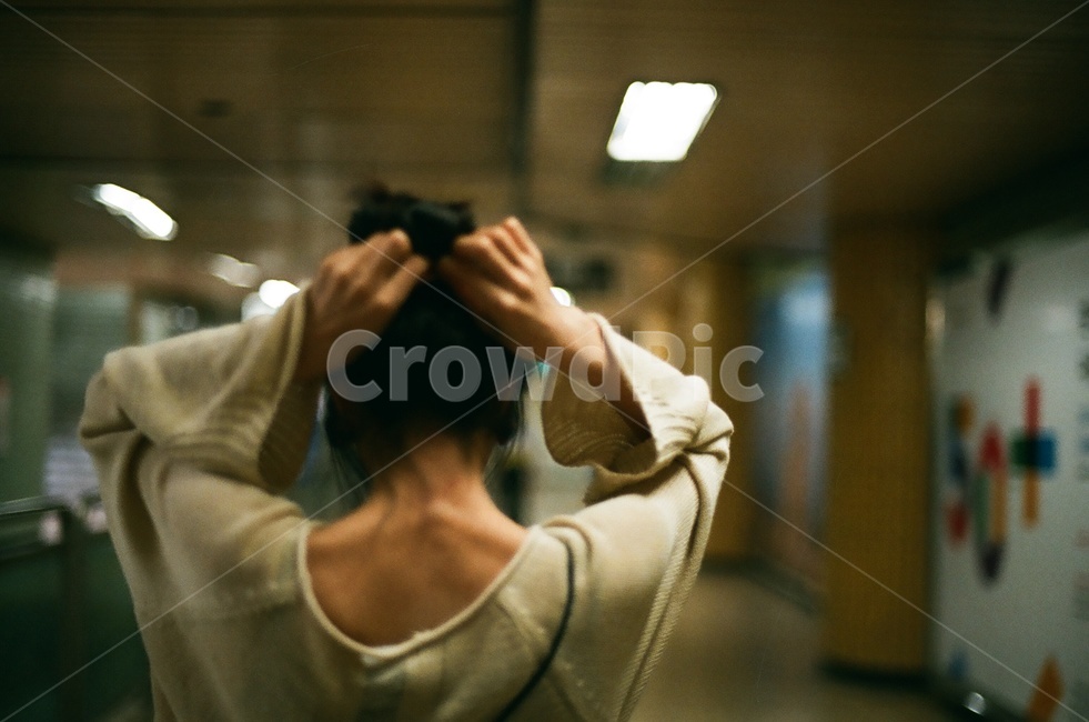감성,필름,뒷모습,인물,사람,여자,자연스러움,lady,woman,natural,feeling,female,motion,동작,감성사진,힐링,스냅샷,감성스냅,여성,분위기,인간,일상,아날로그,몸,손짓,제스처,사람,인물,인간,human,person,여성,여자,woman,female,lady