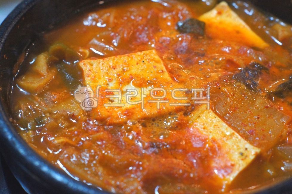 김치찌개,kimchistew,김치전골,kimchijjigae,spicystew,porkstew,meatstew,돼지김치찌개,음식,food,요리,플레이팅,foodpresentation,plating,한국음식,한국요리