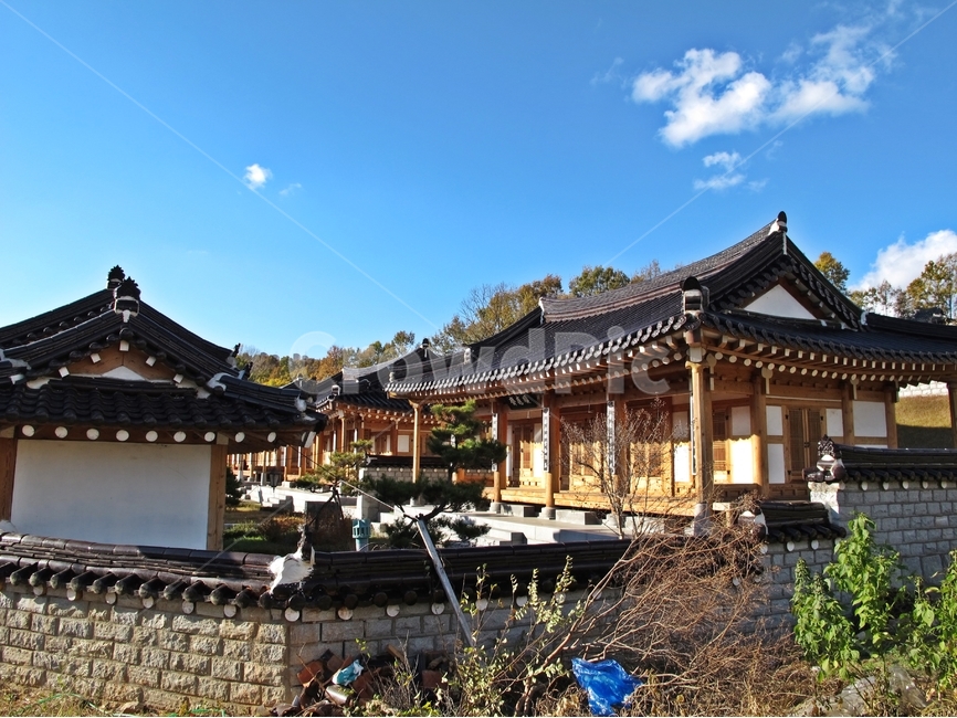 전주,가을,한옥,전통가옥,맑은하늘,한국전통,한국문화,korean traditional,korean culture,건축물,건물외관,exterior,building,structure,architecture,construction