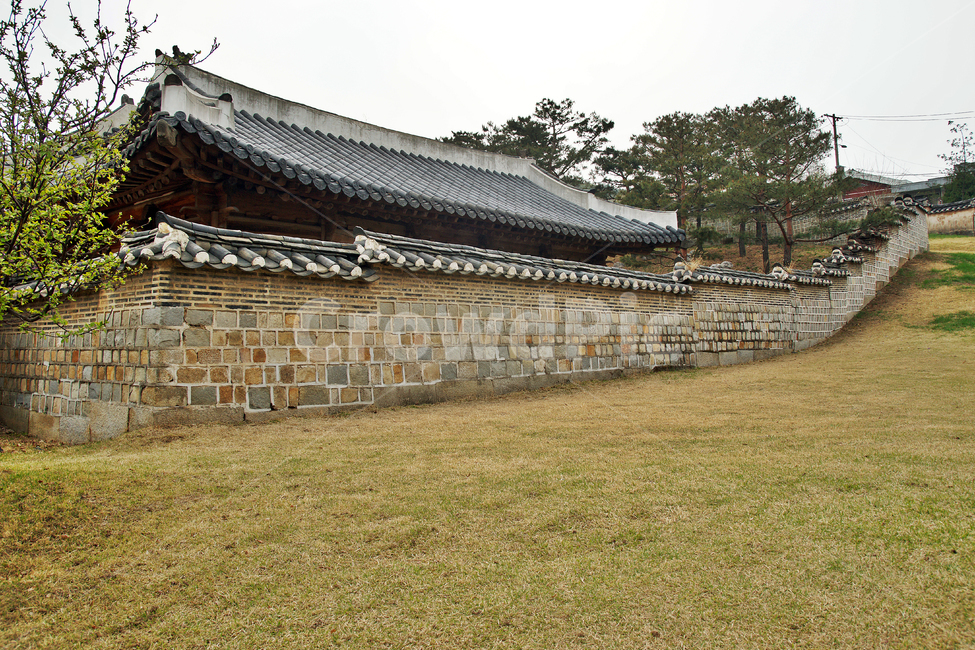 화성행궁,행궁,수원,정조,내아,돌담,처마,한국전통,한국문화,korean traditional,korean culture,랜드마크,landmark,tourist attraction,한국랜드마크,한국관광지,한국명소,korea landmark,korea tourist attraction,건축물,건물외관,exterior,building,structure,architecture,construction
