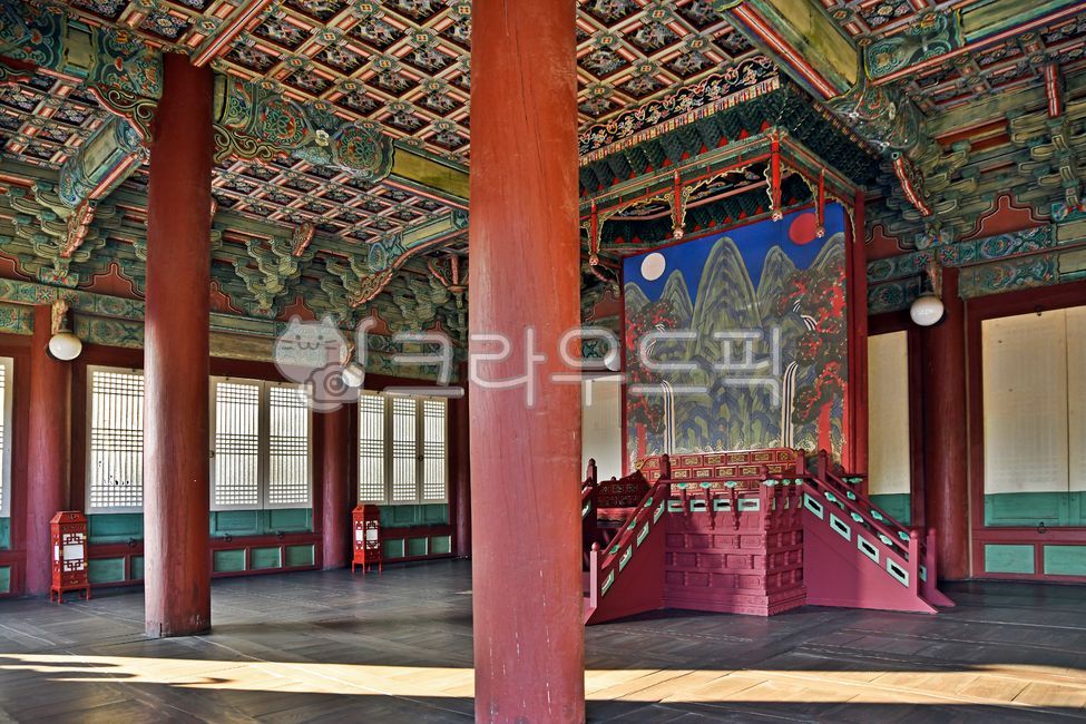 선정전,용상,어좌,일월오봉도,창덕궁,세계유산,고건축,왕궁