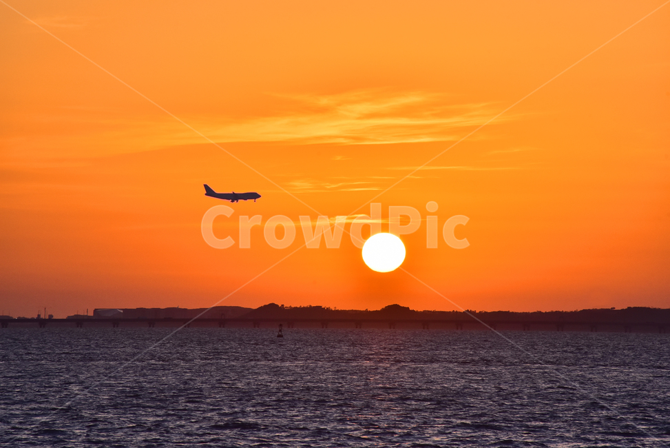 황혼,비행기,태양,일몰,석양,노을,sunset,plane,aircraft,airplane,항공기,운송수단,대중교통,transportation,바다,해질무렵,해질녘,배경,바탕,백그라운드,outdoor,background,실루엣,이륙,착륙,자연,풍경,nature,landscape,교통,교통수단,traffic,transportation