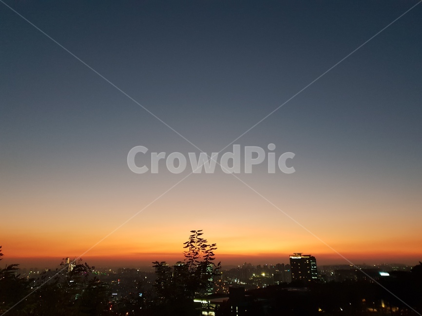 저녁,노을,도시,혜화,어스름,야경,밤,풍경,nightscape,night,landscape,nature,자연,outdoors,옥외,sky,하늘,dusk,황혼,sunset,일몰,red sky,붉은 하늘,dawn,새벽,light,빛,flare,플레어