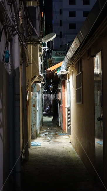 목포,도시,골목,오래된,감성,낡은,길목,야경,ㅅ냅,야경,밤,풍경,nightscape,night,landscape,골목길,alley,corridor,복도,street,거리,city,시티,building,건물,town,road,도로,urban,어반,flagstone,판석
