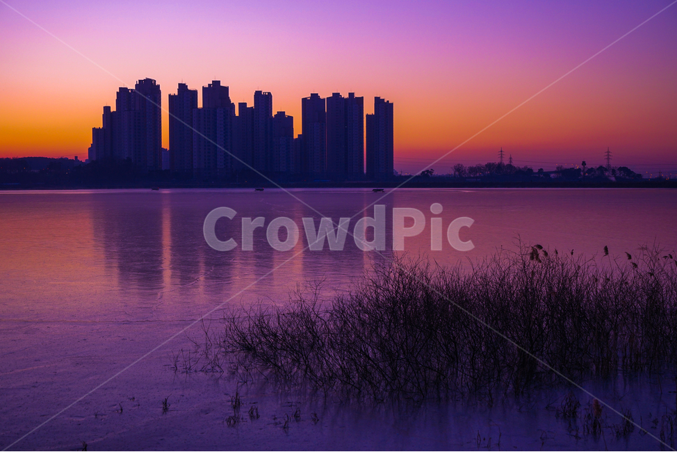 호수,여명,해돋이,새벽,감성,겨울,계절,풍경,야경,밤,풍경,nightscape,night,landscape,도시,city,실루엣,그림자,silhouette,shadow,urban,어반,시티,building,건물,town