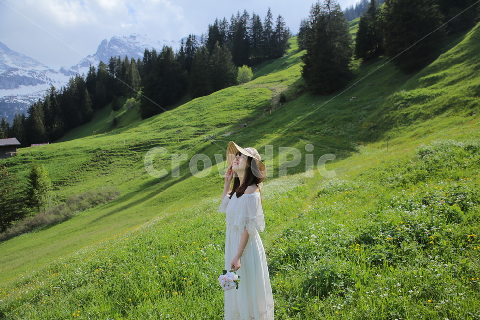 들판,grassland,목초지,field,들,outdoors,옥외,apparel,의복,clothing,의류,nature,자연,grass,잔디,plant,식물,dress,드레스,person,사람,human,인간,female,여자,자연,풍경,nature,landscape,사람,인물,인간,human,person,여성,여자,woman,female,lady,여행,휴가,traveling,vacation,trip