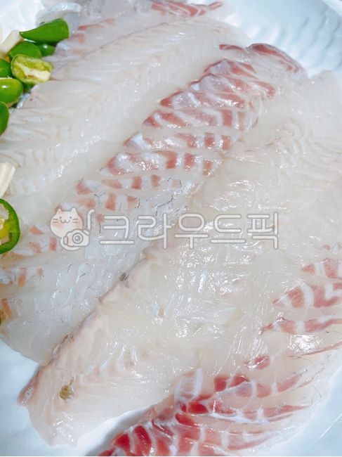 참돔회,생선회,사시미,날음식,회,생선,참돔,일회용접시,포장,청양고추,고추,음식,식사,food,meal,fish