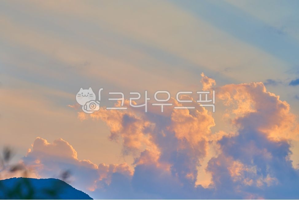 sky,blue sky,color,nature,Magic hour,shine,cloud,reflect,golden hour,sunset,weather