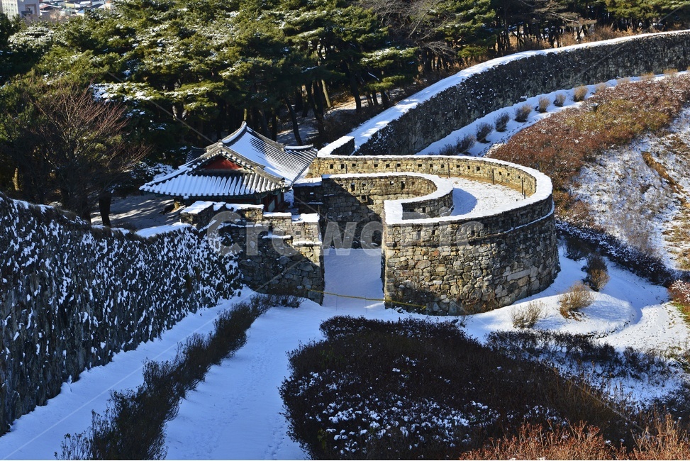 전북,고창,고창읍성,고창읍성설경,모양성,모양성설경,성벽,눈,모양성눈,모양성겨울,겨울,계절,winter,season,한국전통,한국문화,korean traditional,korean culture,건축물,건물외관,exterior,building,structure,architecture,construction