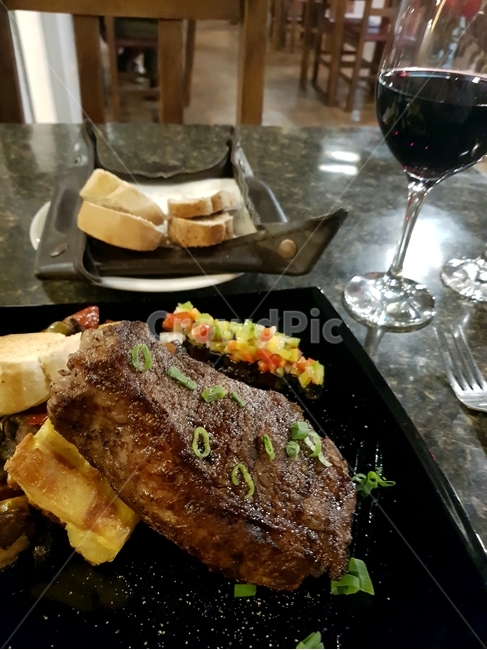 소고기,스테이크,레스토랑,등심,안심,맛집,고기,음식,식재료,요리,food,cook,meal,dishes,food reserves