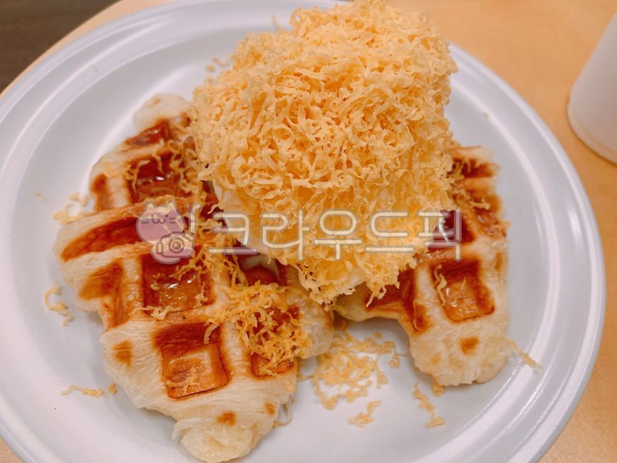ice cream,Brown Cheese,waffle,Crople,food