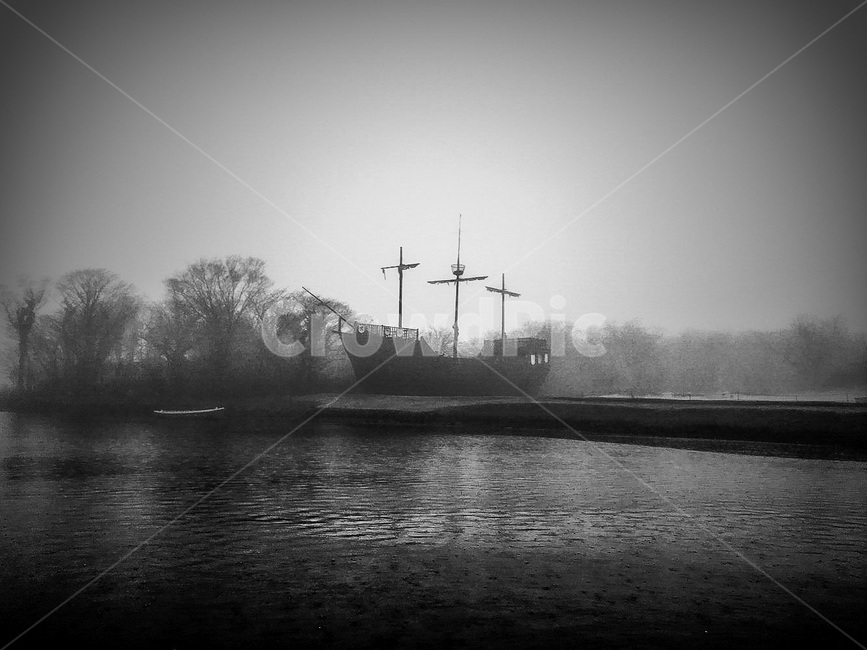 안개,배,호수,적막,잔잔,흑백,fog,boat,lake,blackandwhite,black,dark,quiet,still,자연,풍경,nature,landscape,흑백,모노톤,monochrome,black and white,보트,transportation,교통,vehicle,차량