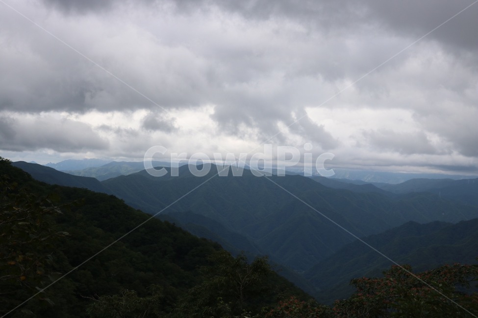 여름,휴가,강원도,산,산맥,구름,자연,풍경,초록,흰색,식물,summer,natsu,vacation,kyuuka,mountain,yama,cloud,kumo,nature,green,midori,white,shiro,plants,shokubutsu,자연,풍경,nature,landscape,한국자연풍경,한국자연경관,korea nature landscape,mountain range,outdoors,옥외,slope,경사