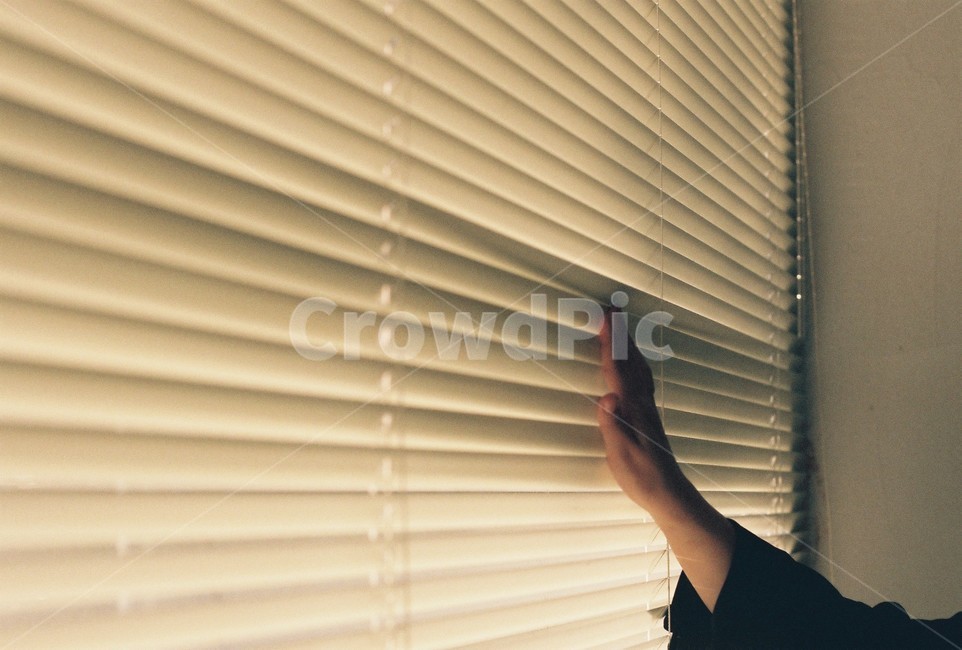 windowshade,homedecor,창그늘,window,창문,curtain,커튼,person,사람,human,인간,감성,sensible,feeling