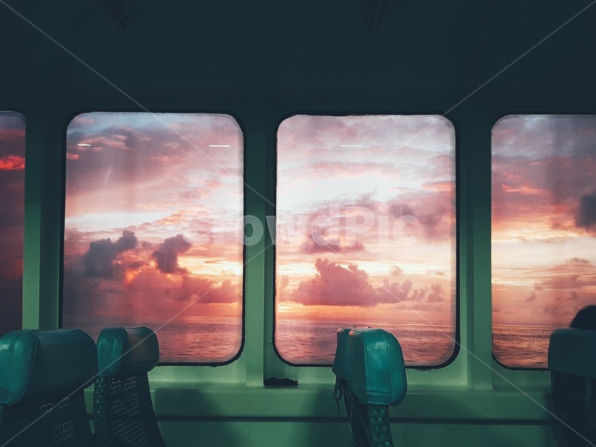 sunset,일몰,노을,배,창문,창가자리,바다,바다위,교통,교통수단,traffic,transportation